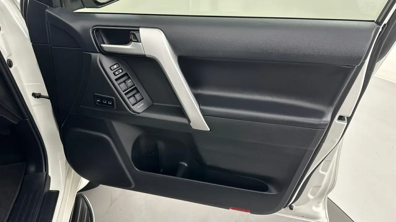 2021 Toyota Landcruiser Prado Gallery Image 20