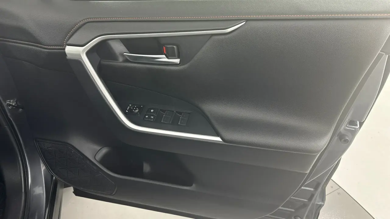 2023 Toyota RAV4 Gallery Image 17