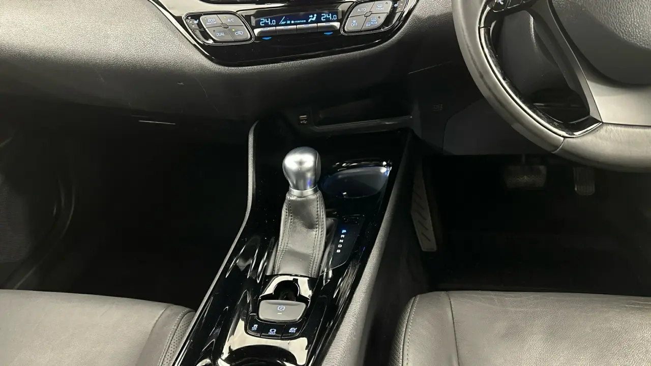 2021 Toyota C-HR Gallery Image 15