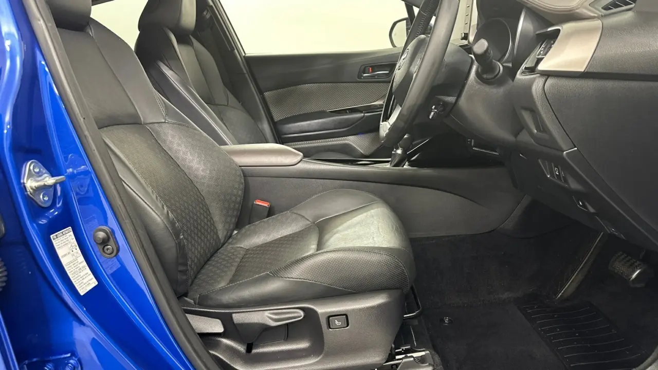 2021 Toyota C-HR Gallery Image 16
