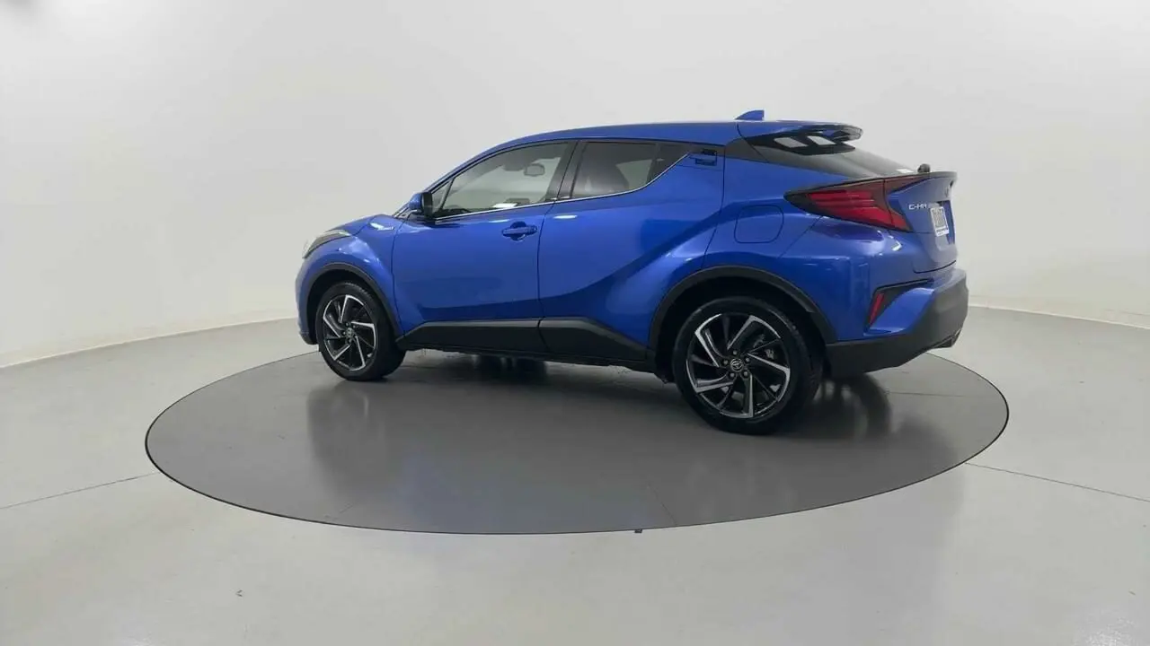 2021 Toyota C-HR Gallery Image 3
