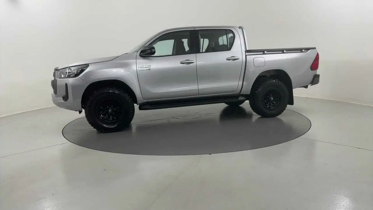 2023 Toyota Hilux Gallery Image 2