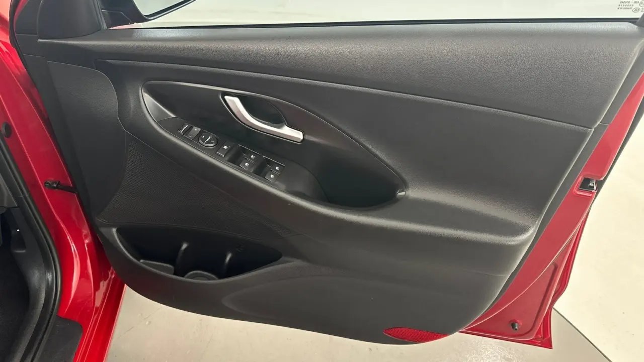 2021 Hyundai i30 Gallery Image 16