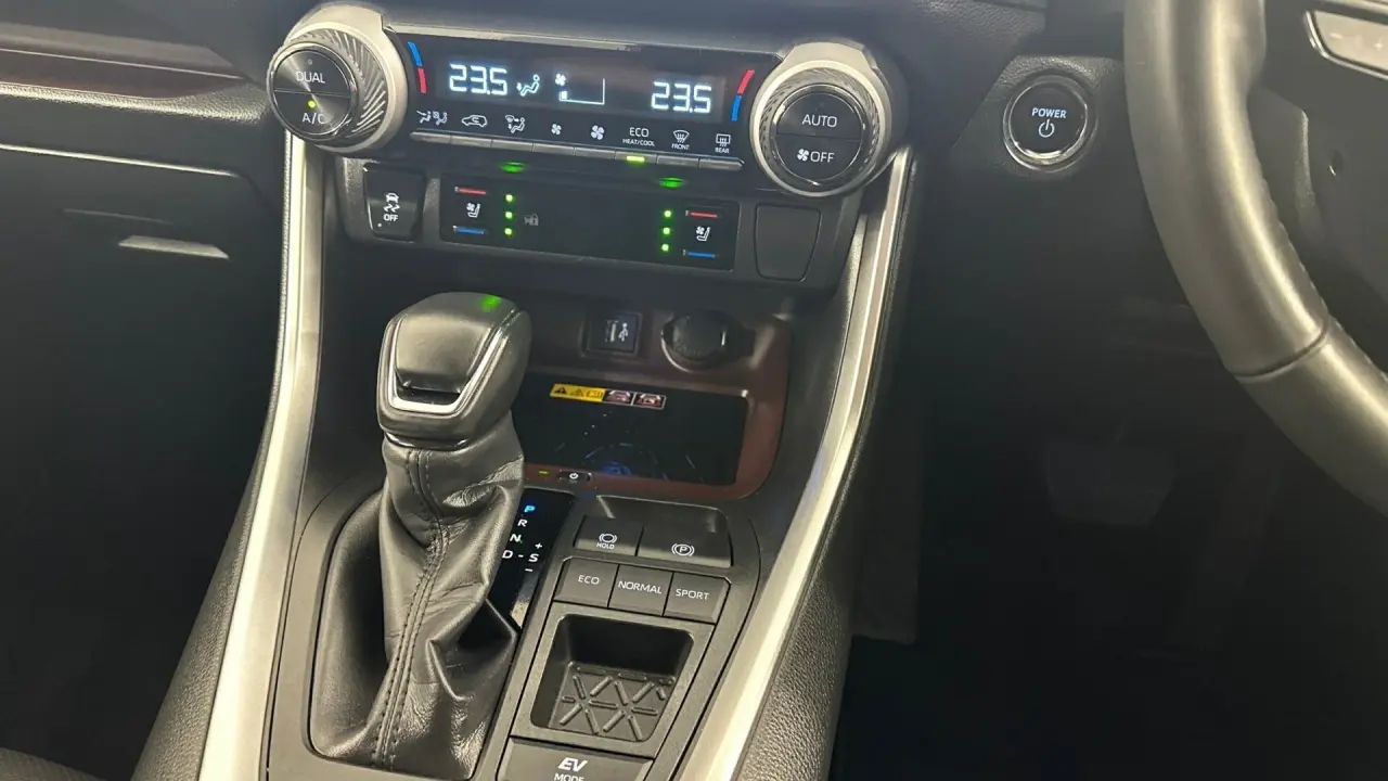 2024 Toyota RAV4 Gallery Image 14