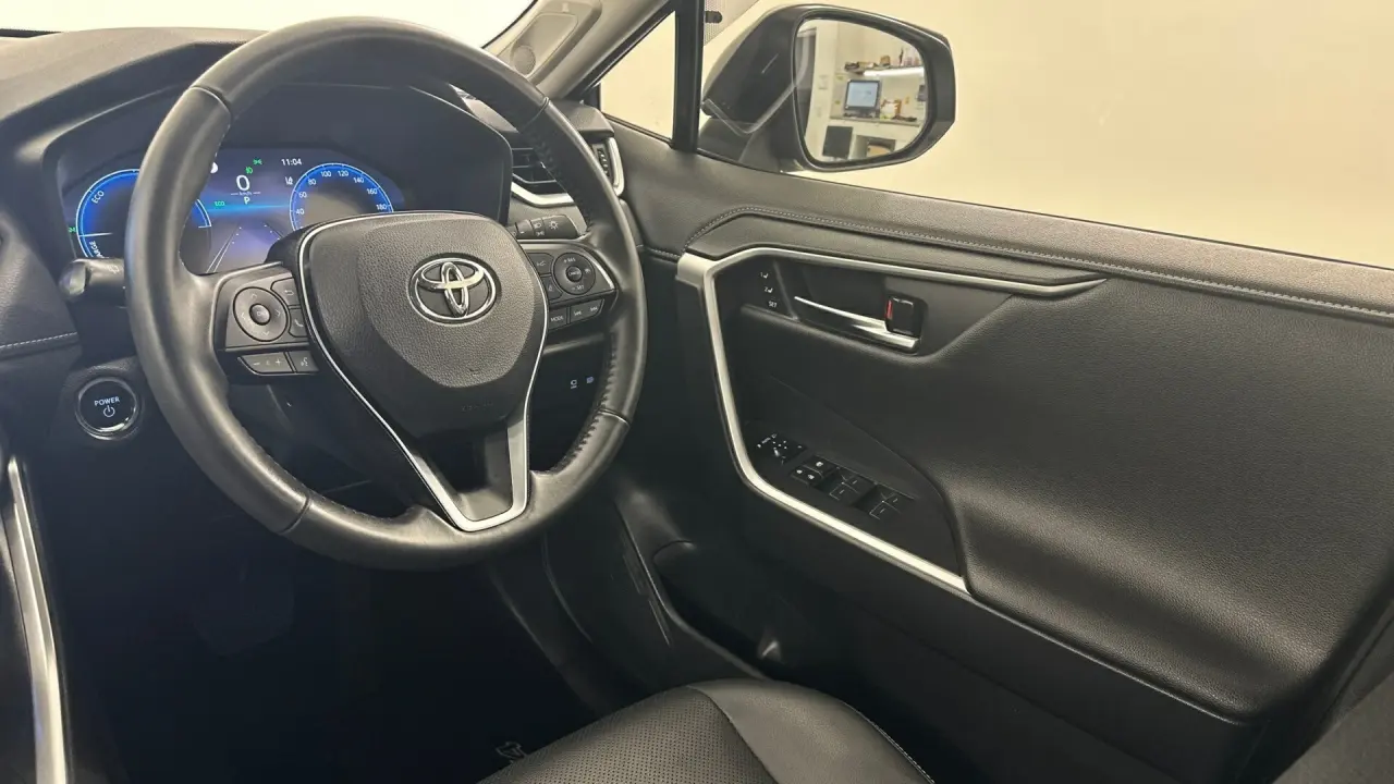2024 Toyota RAV4 Gallery Image 18