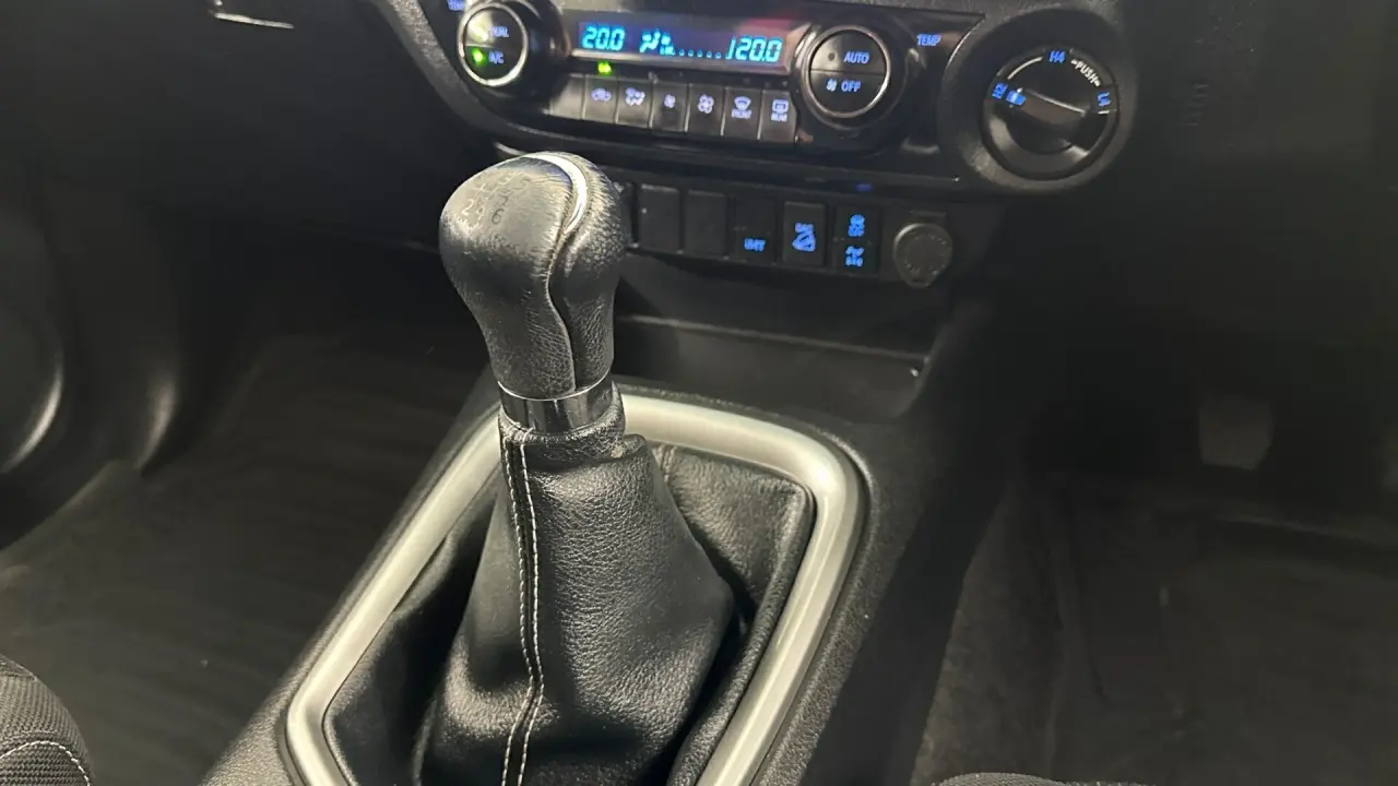 2022 Toyota Hilux Gallery Image 15