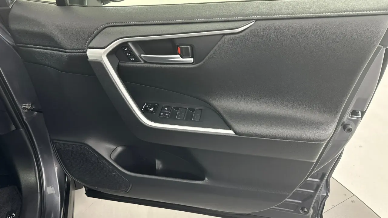 2023 Toyota RAV4 Gallery Image 16