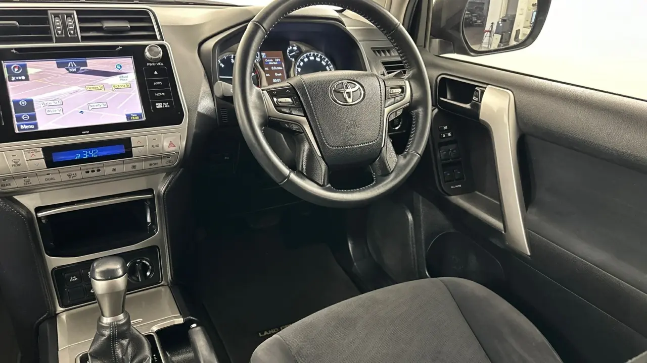2017 Toyota Landcruiser Prado Gallery Image 11