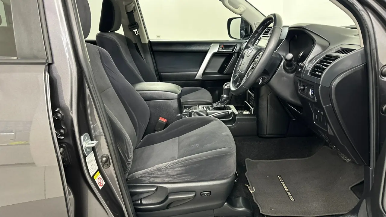 2017 Toyota Landcruiser Prado Gallery Image 16