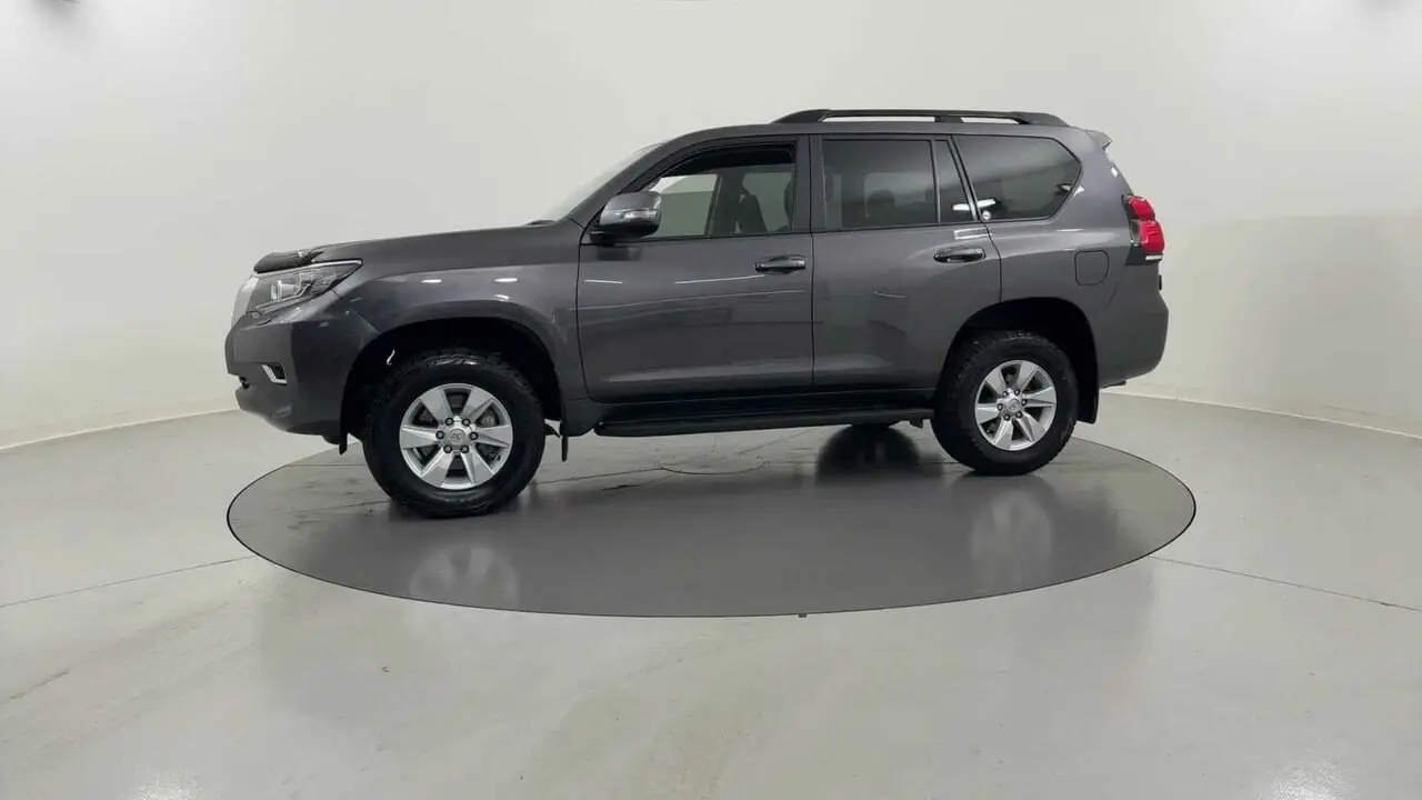 2017 Toyota Landcruiser Prado Gallery Image 2