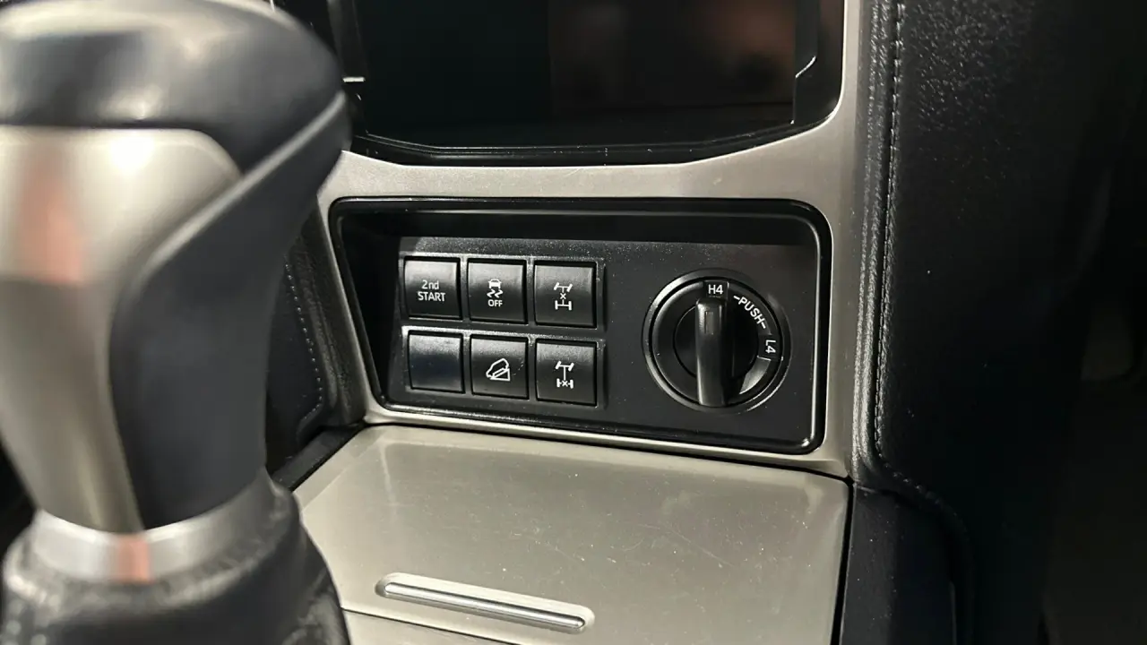 2017 Toyota Landcruiser Prado Gallery Image 23
