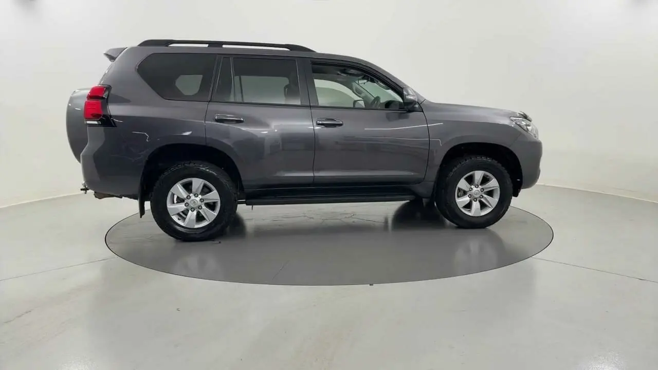 2017 Toyota Landcruiser Prado Gallery Image 6