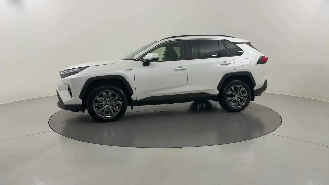 2022 Toyota RAV4 Gallery Image 2