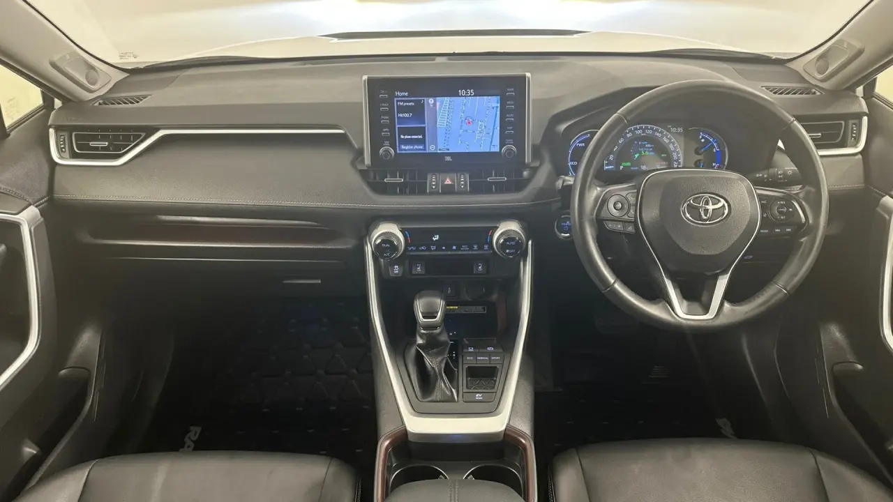 2020 Toyota RAV4 Gallery Image 10