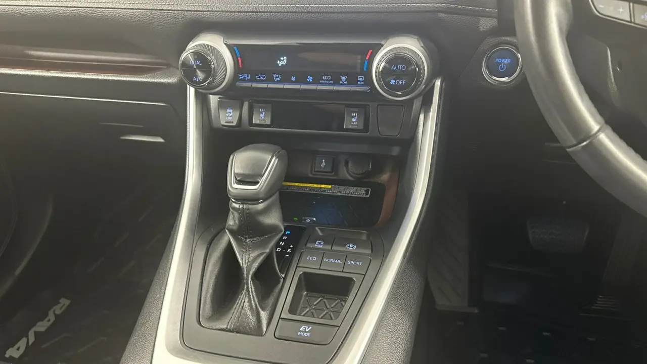 2020 Toyota RAV4 Gallery Image 13
