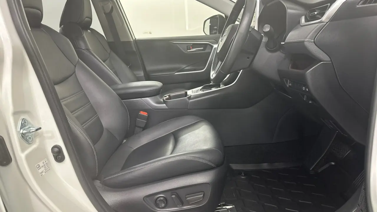 2020 Toyota RAV4 Gallery Image 14