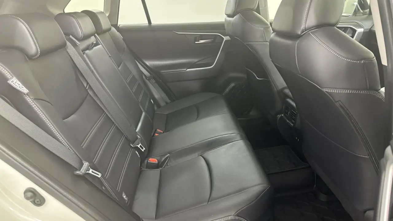 2020 Toyota RAV4 Gallery Image 15