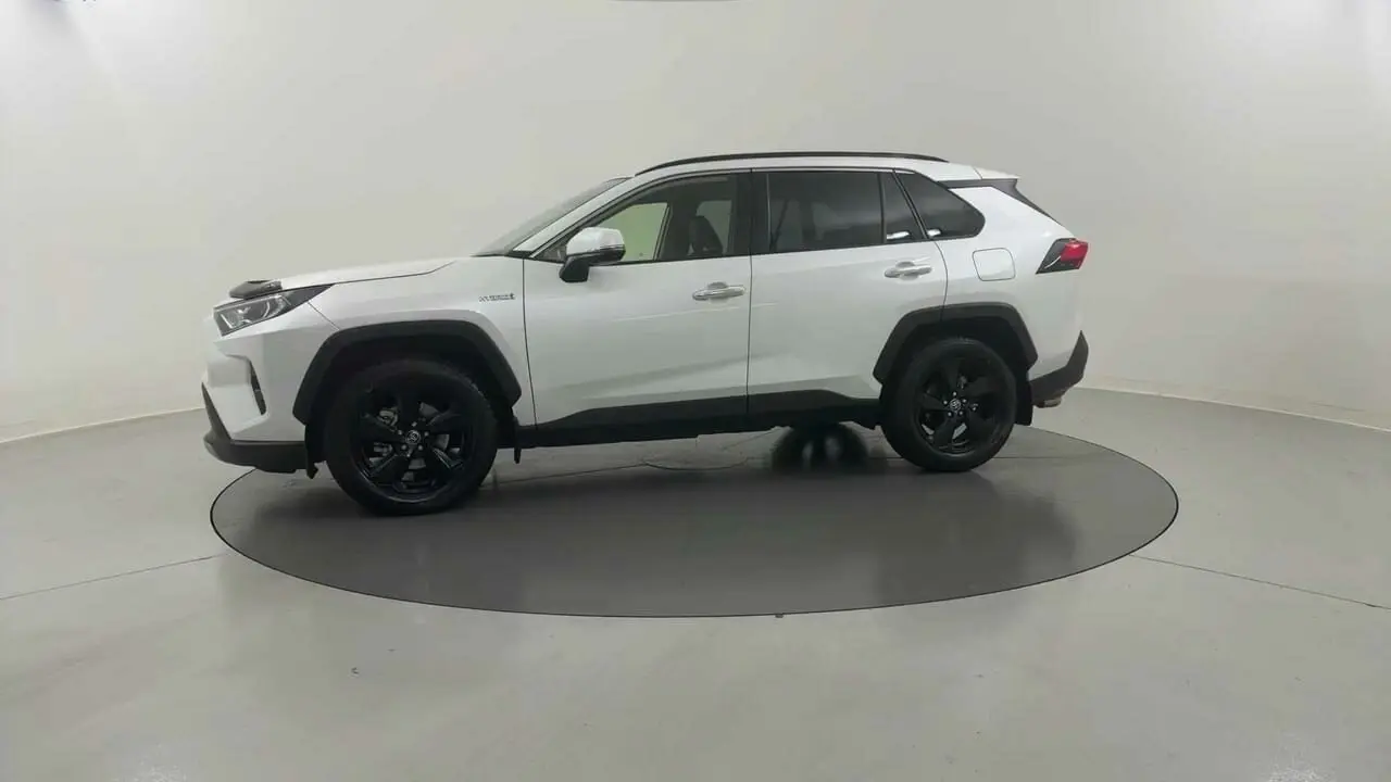 2020 Toyota RAV4 Gallery Image 2
