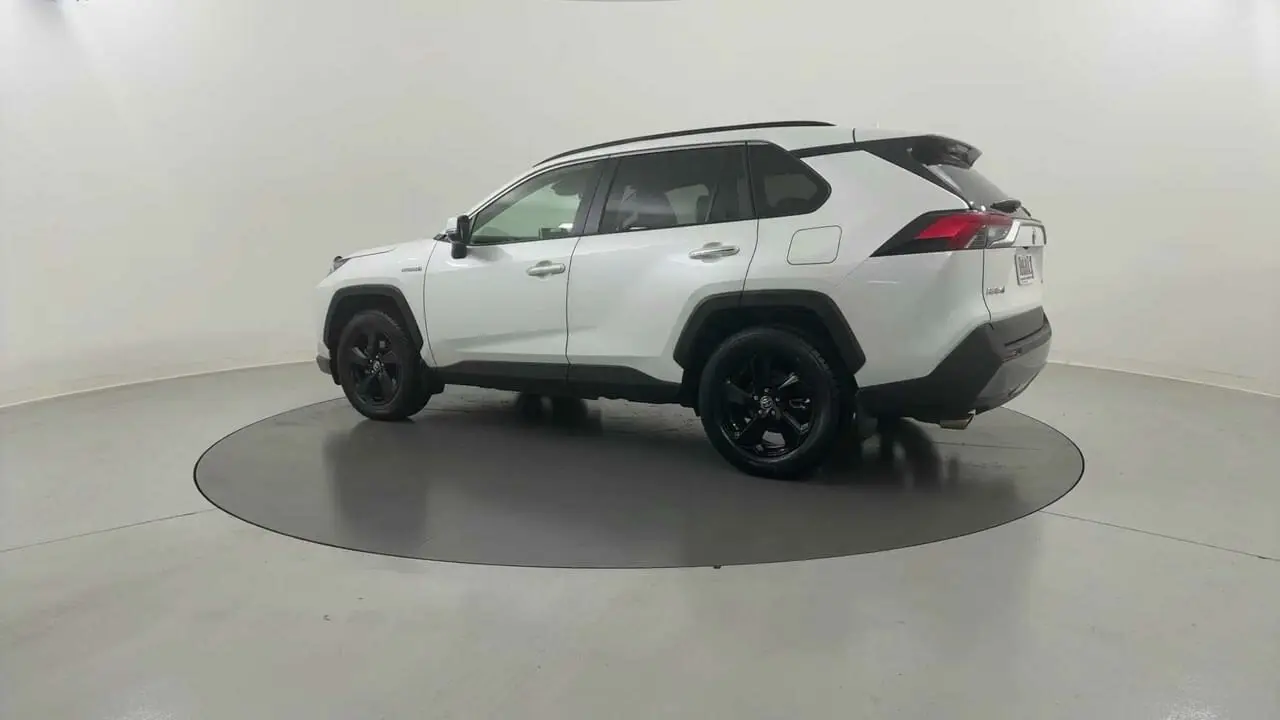 2020 Toyota RAV4 Gallery Image 3