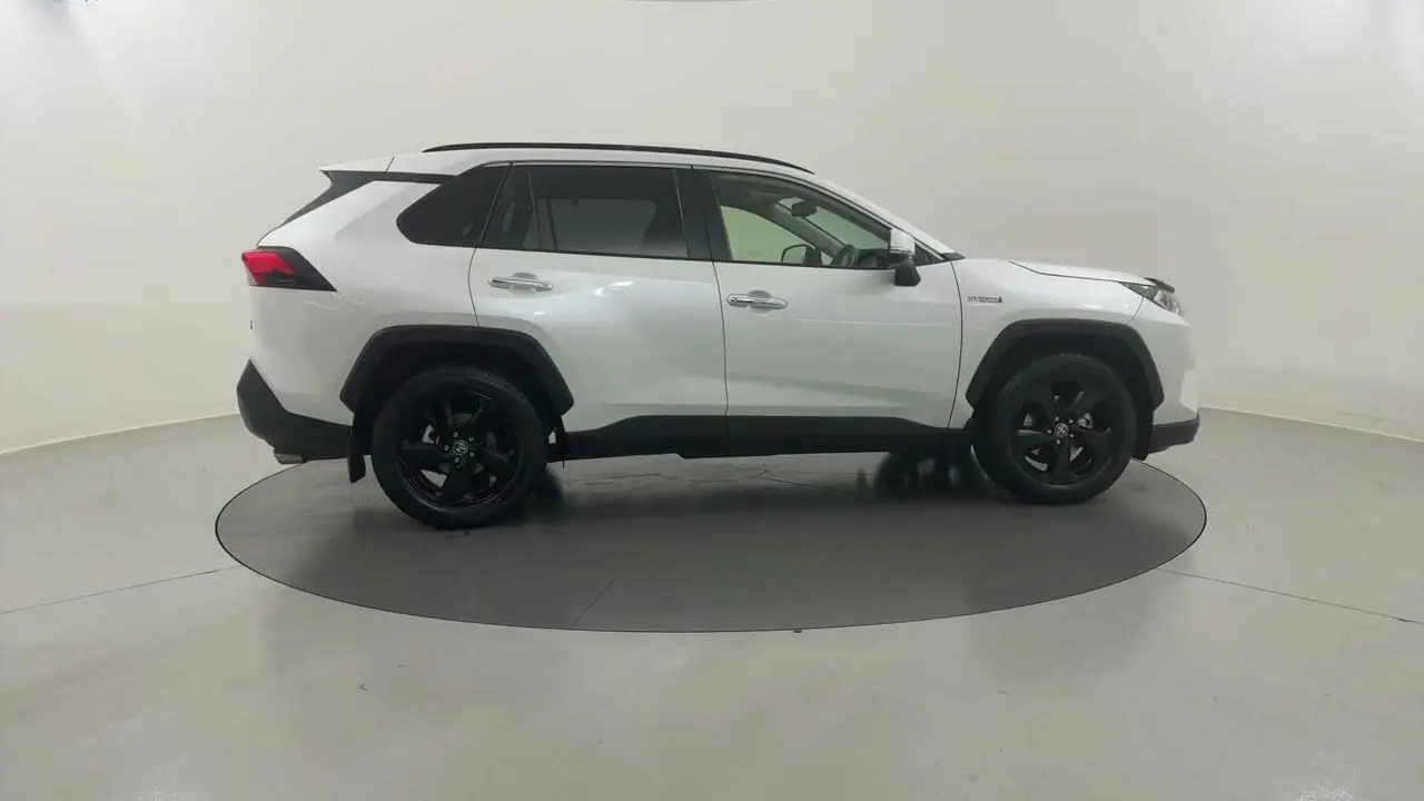 2020 Toyota RAV4 Gallery Image 6