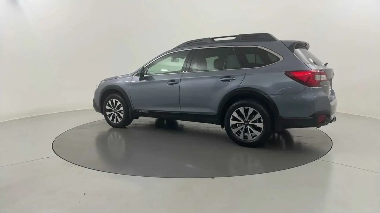 2017 Subaru Outback Gallery Image 3