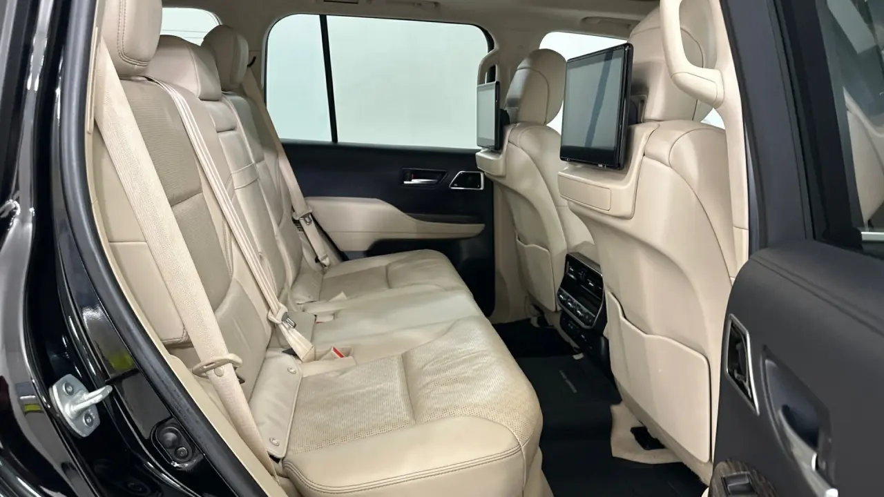 2023 Toyota Landcruiser Gallery Image 17