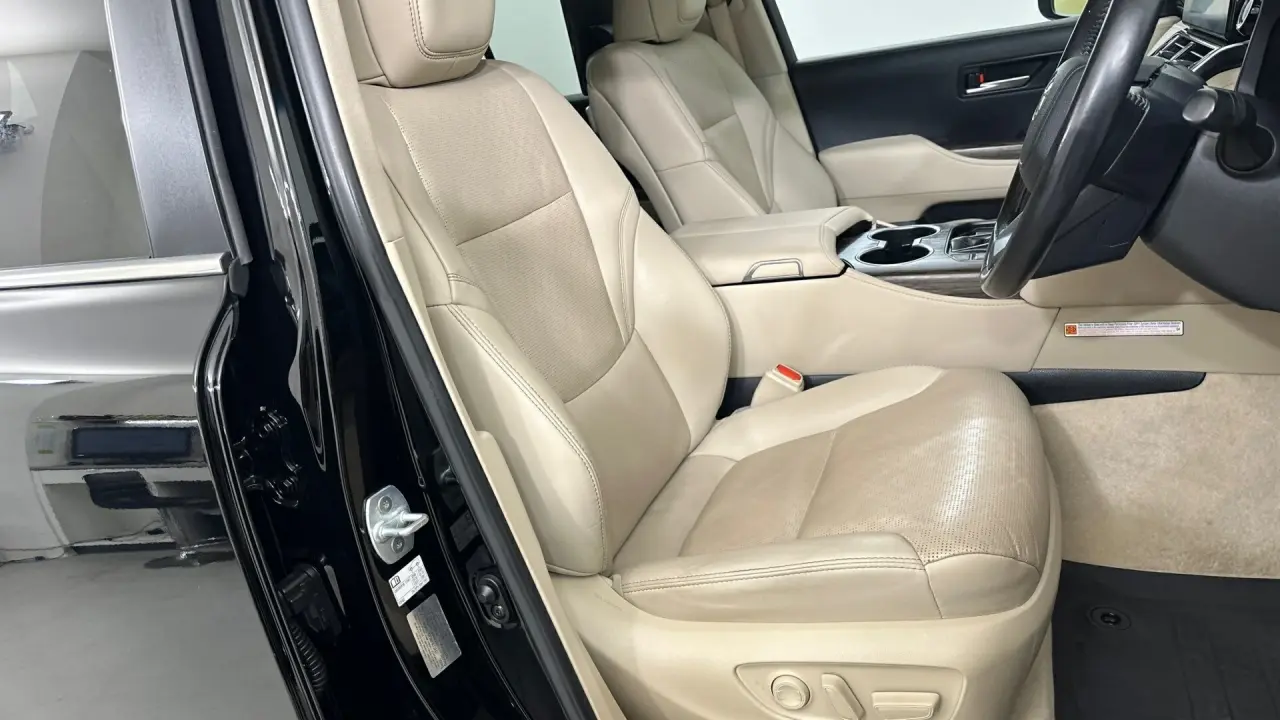 2023 Toyota Landcruiser Gallery Image 18