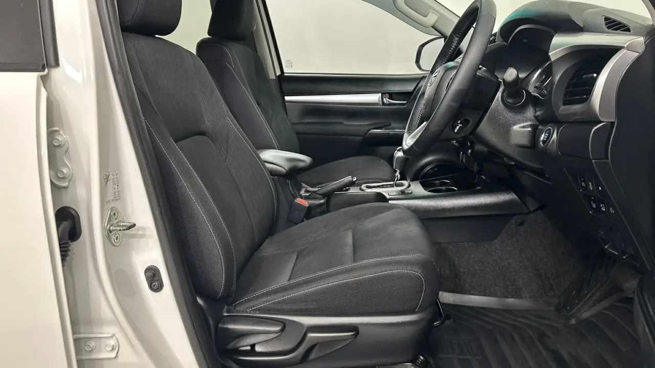2023 Toyota Hilux Gallery Image 11