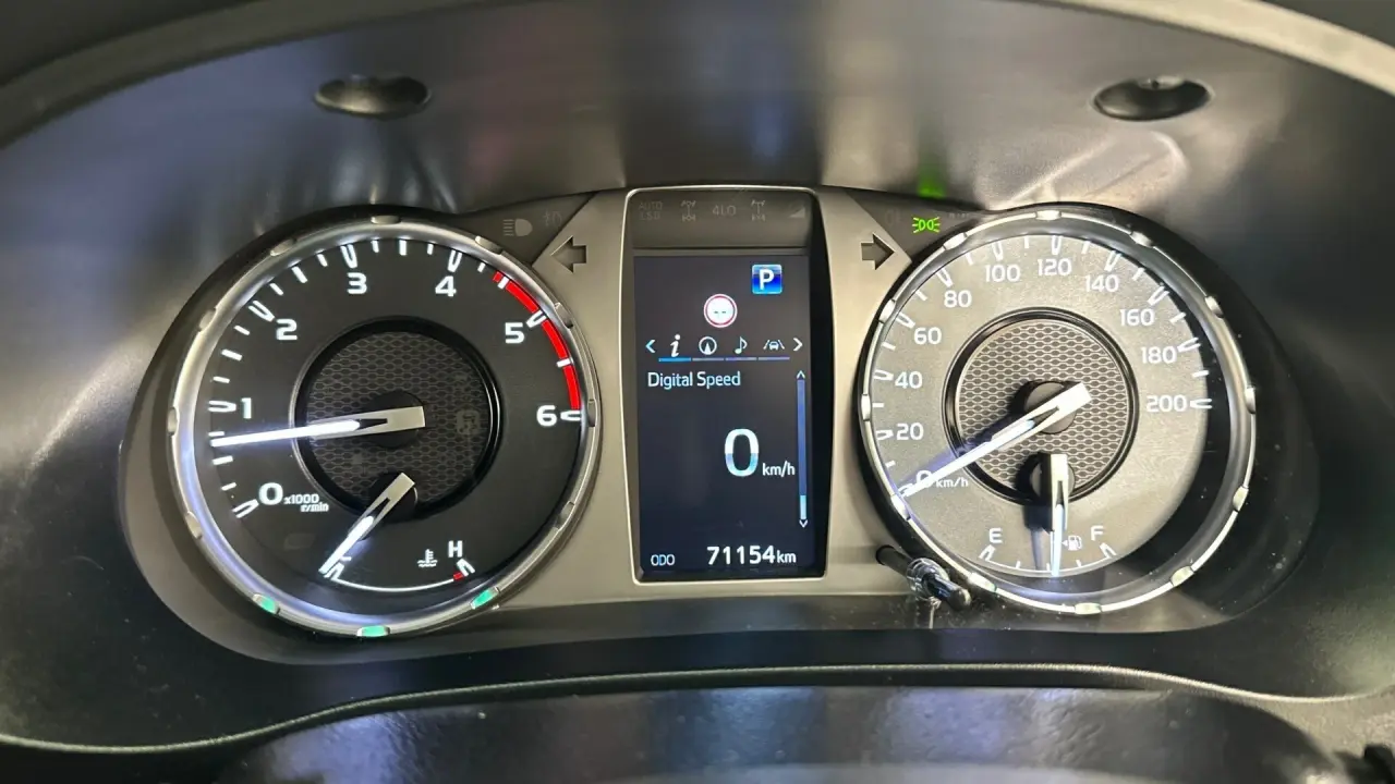 2023 Toyota Hilux Gallery Image 8