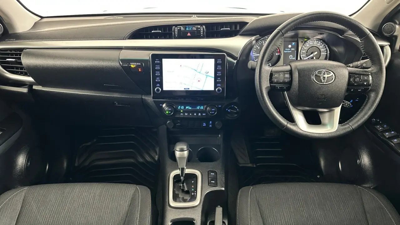 2022 Toyota Hilux Gallery Image 11