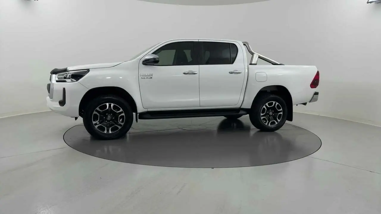 2022 Toyota Hilux Gallery Image 2
