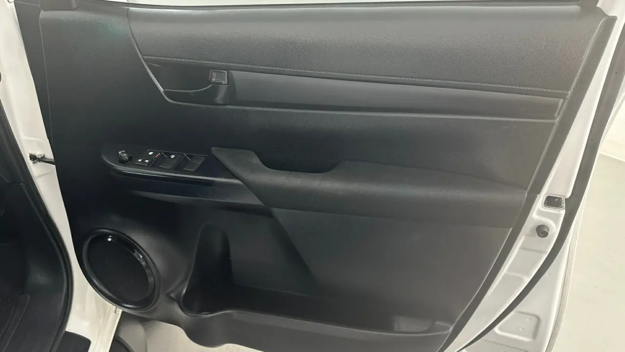 2023 Toyota Hilux Gallery Image 16