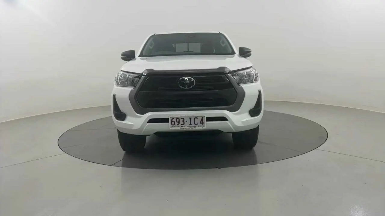 2023 Toyota Hilux Gallery Image 2