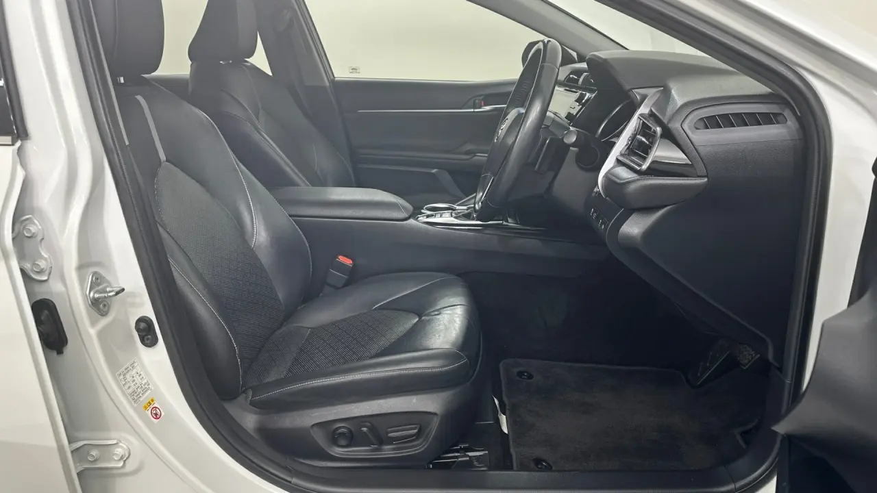 2018 Toyota Camry Gallery Image 14