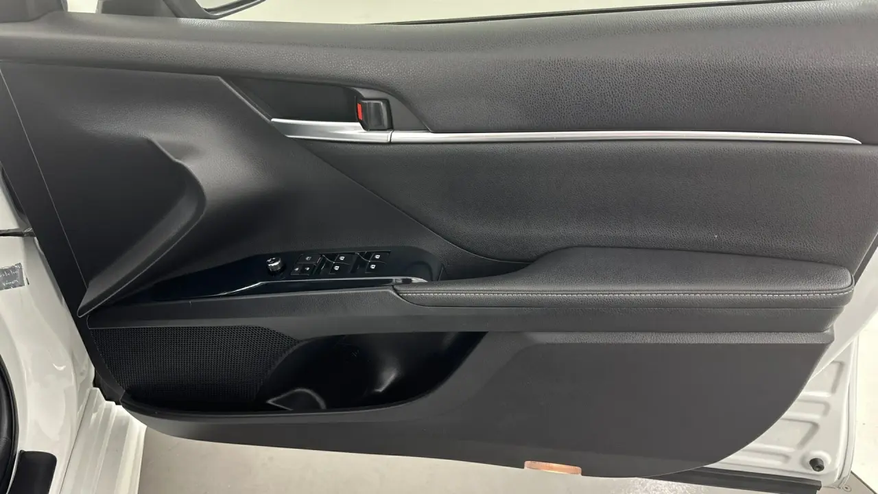 2018 Toyota Camry Gallery Image 15