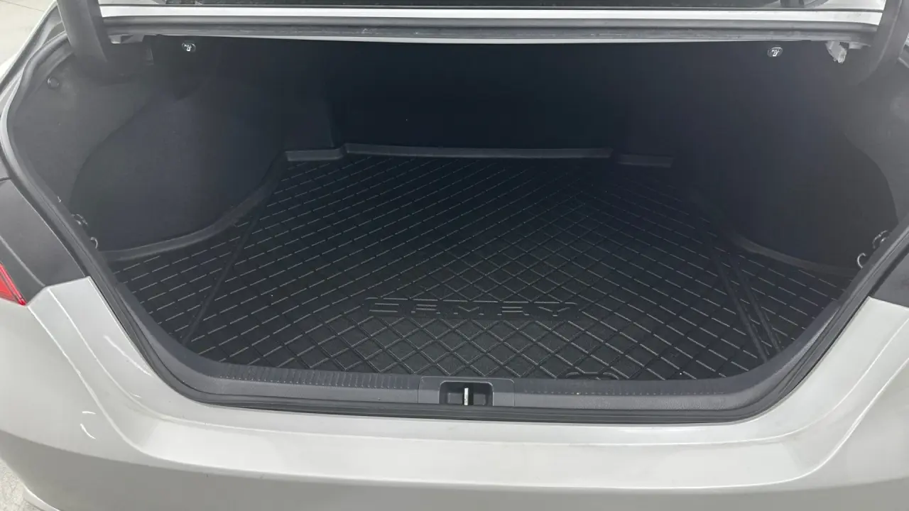 2018 Toyota Camry Gallery Image 17