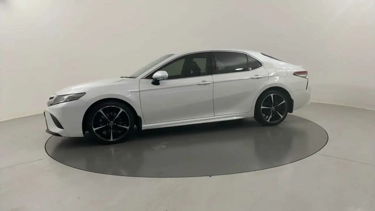 2018 Toyota Camry Gallery Image 2