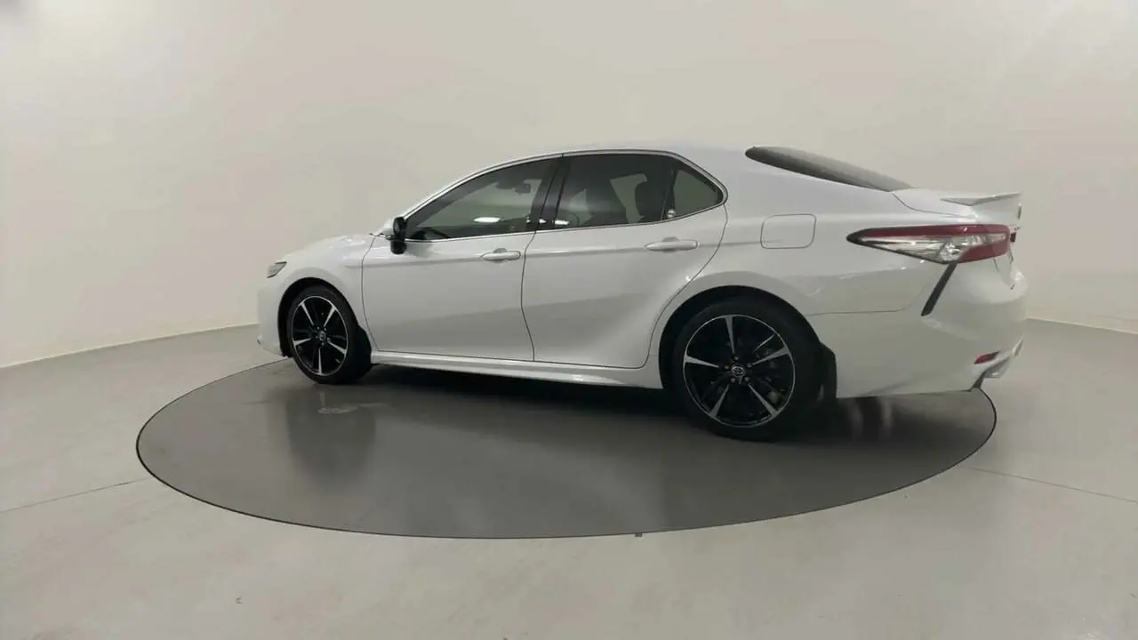 2018 Toyota Camry Gallery Image 3