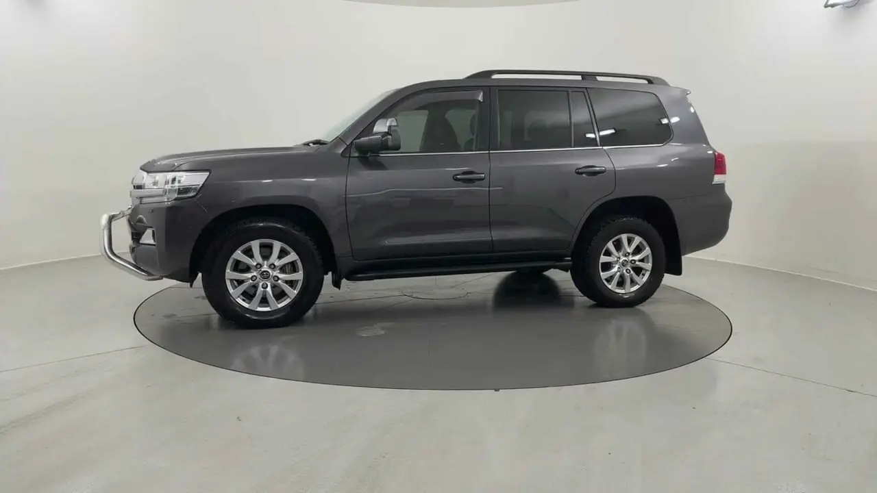 2018 Toyota Landcruiser Gallery Image 2