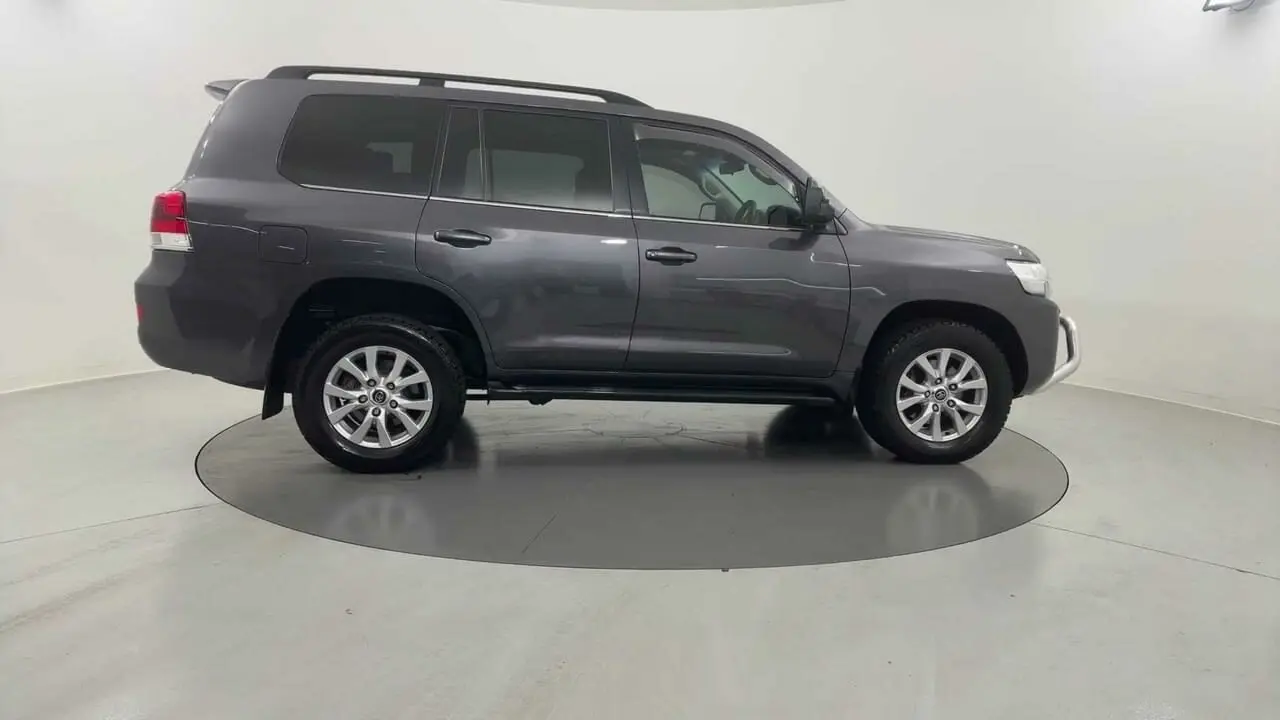 2018 Toyota Landcruiser Gallery Image 6