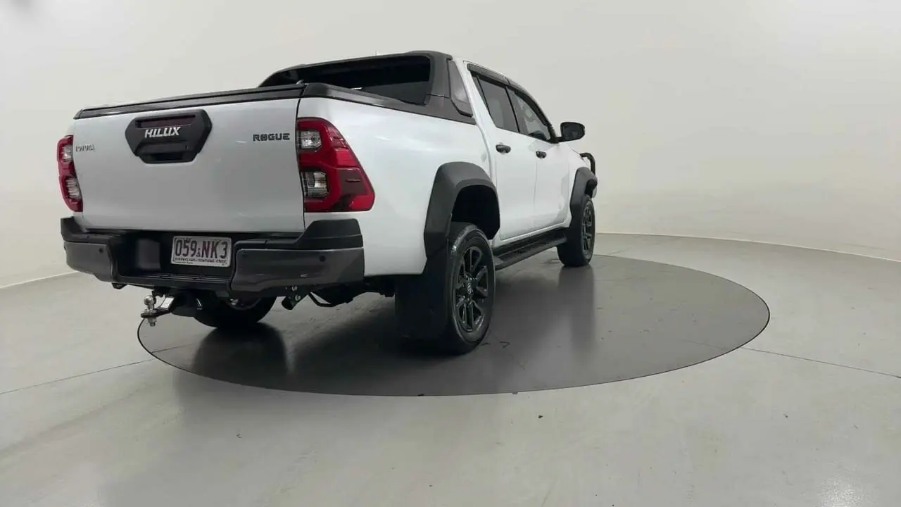 2024 Toyota Hilux Gallery Image 6
