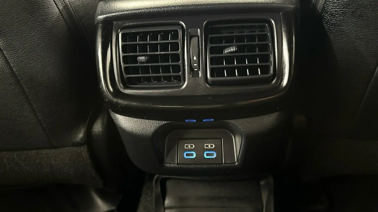 2024 Toyota Hilux Gallery Image 19
