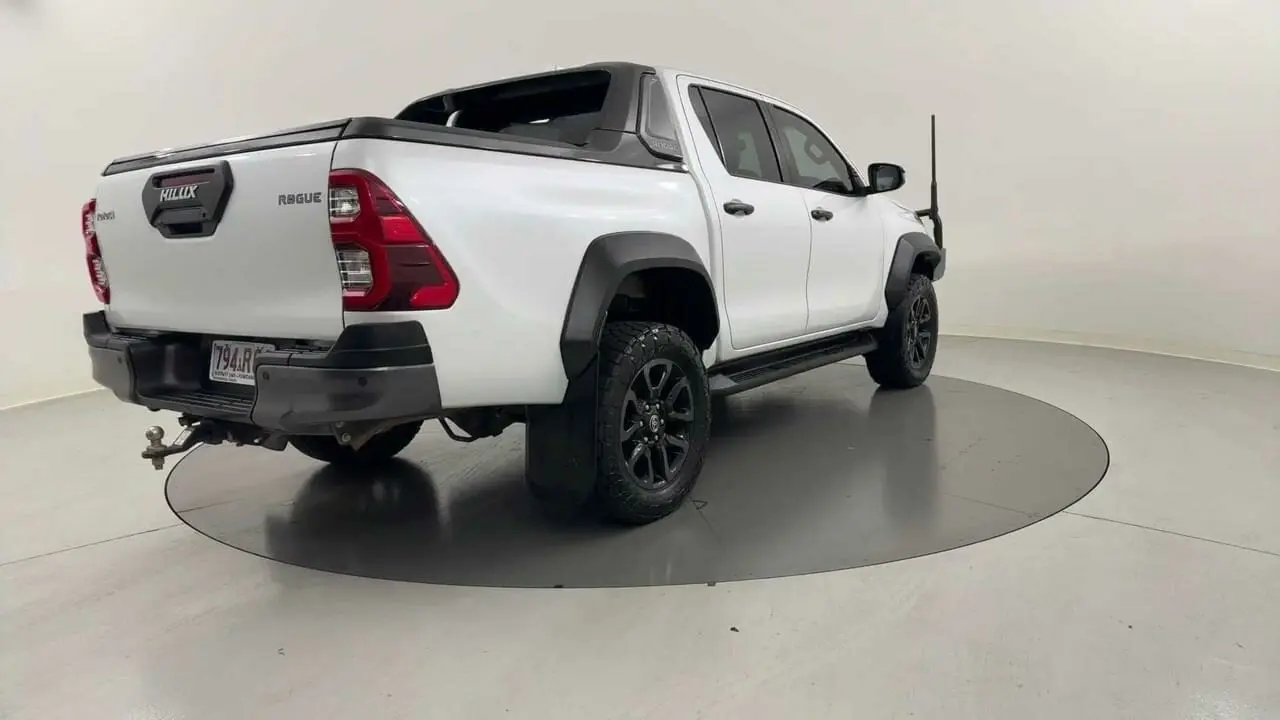 2024 Toyota Hilux Gallery Image 6