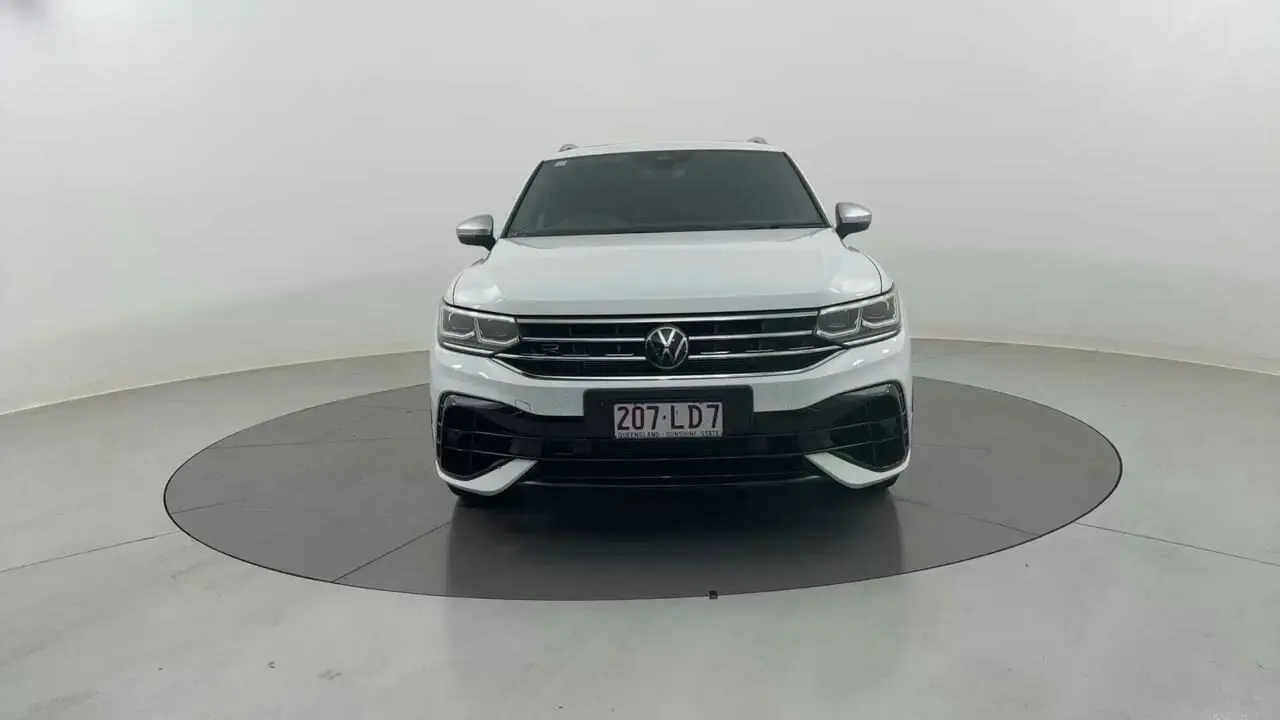 2024 Volkswagen Tiguan Gallery Image 2