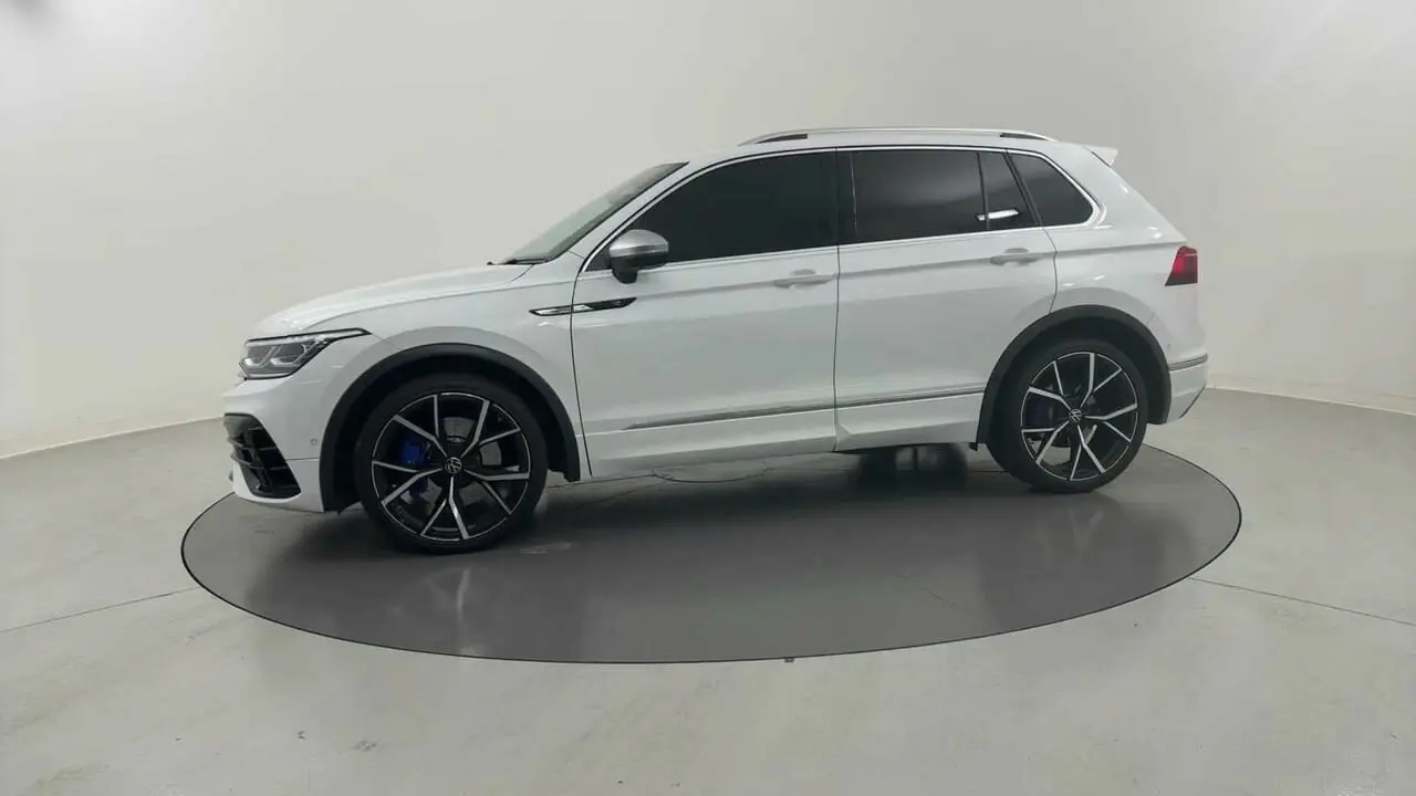 2024 Volkswagen Tiguan Gallery Image 3