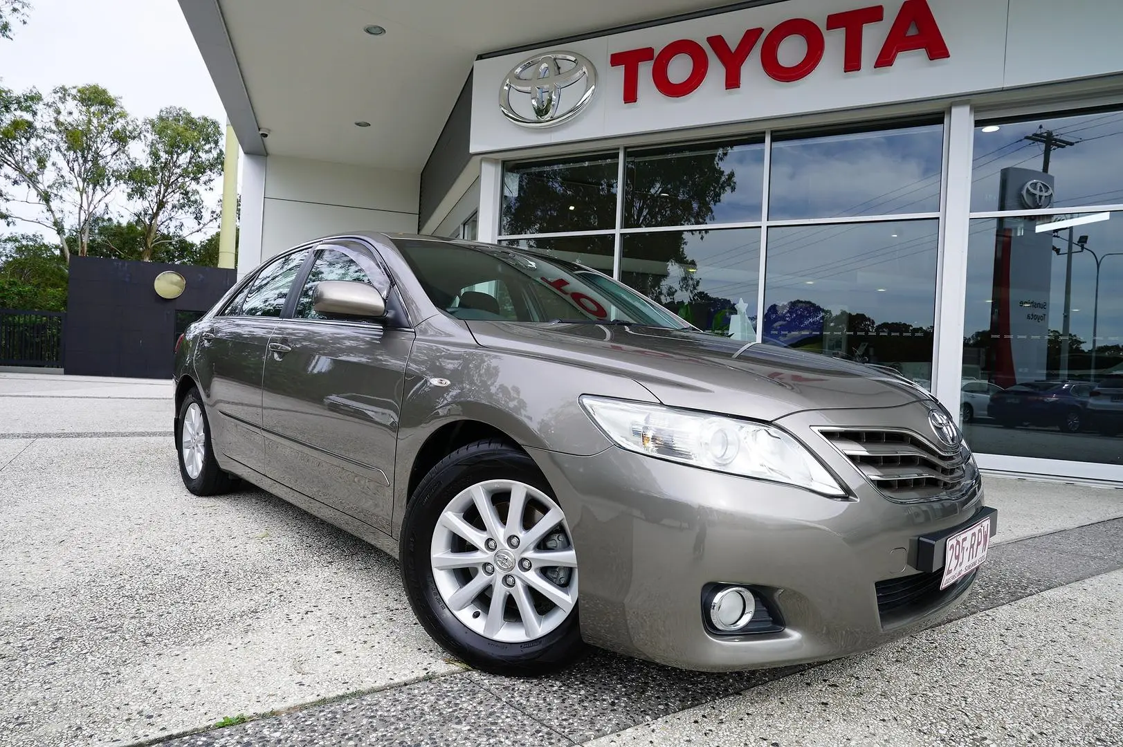 2011 Toyota Camry Gallery Image 3