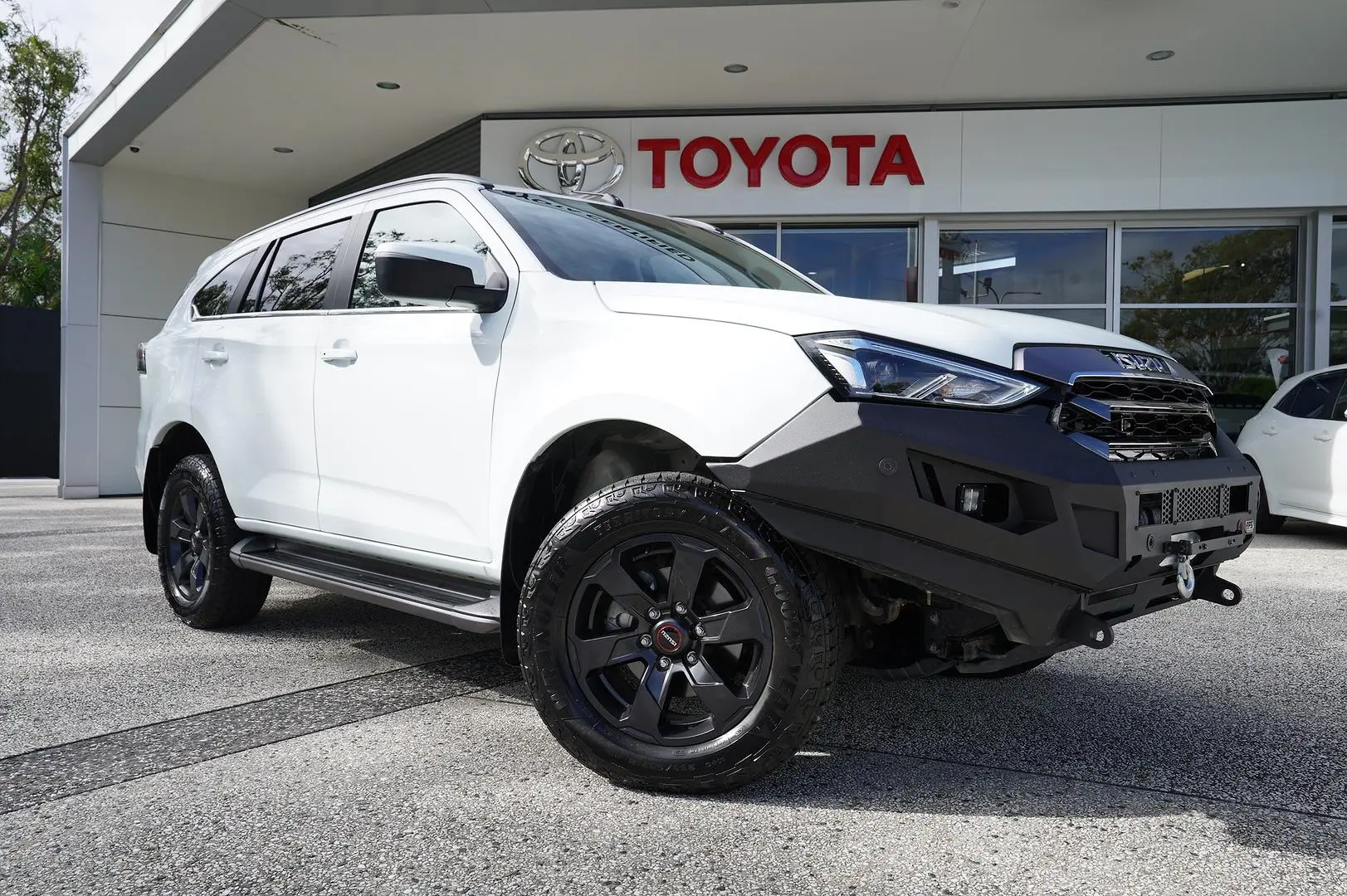 2023 Isuzu MU-X Gallery Image 7
