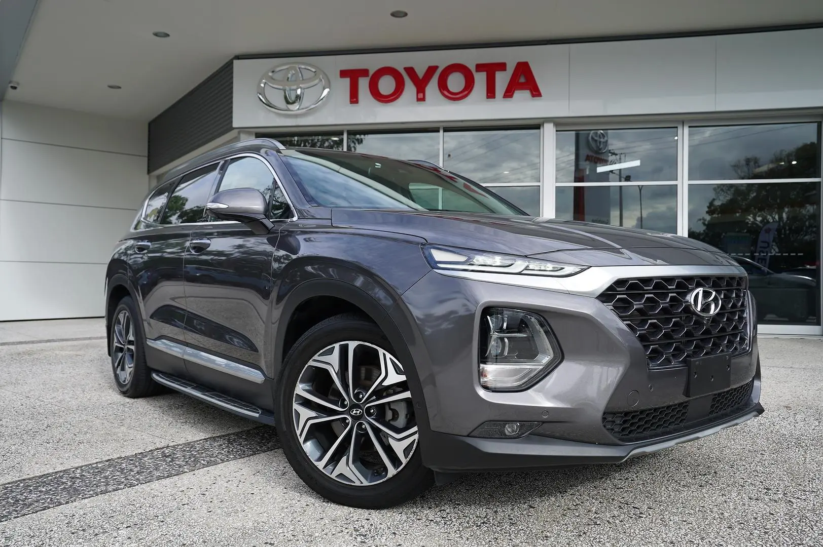 2019 Hyundai Santa Fe Gallery Image 3