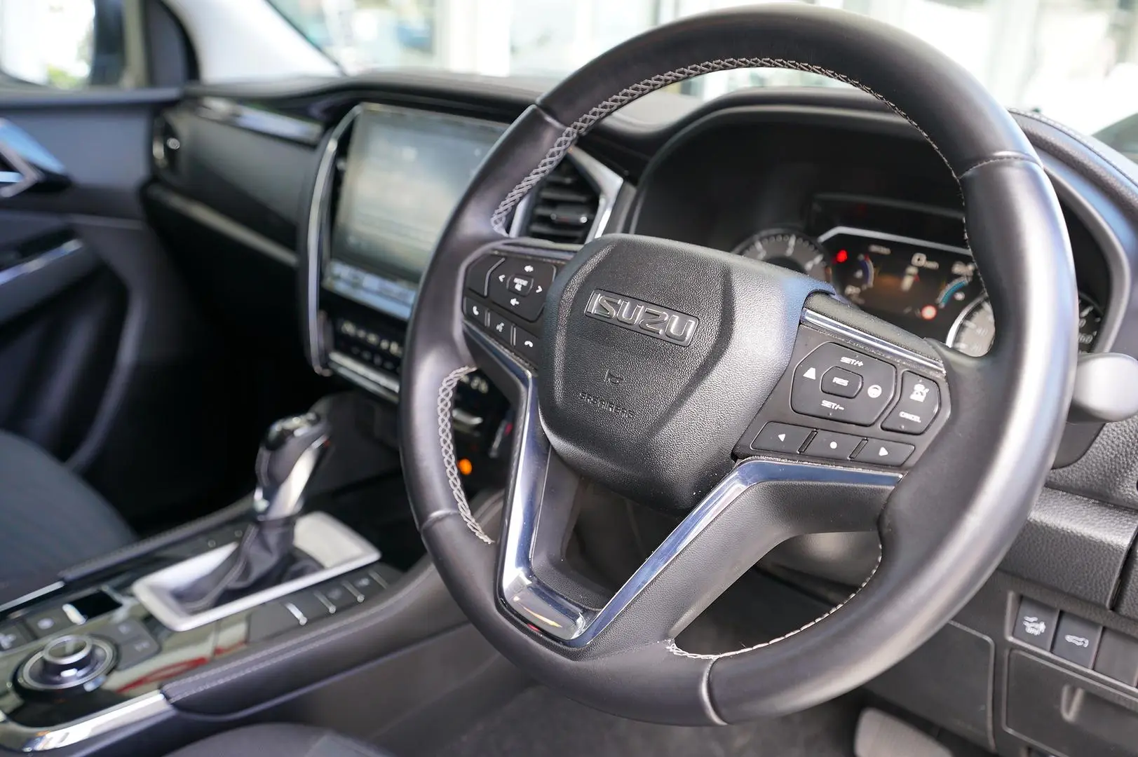 2023 Isuzu MU-X Gallery Image 13