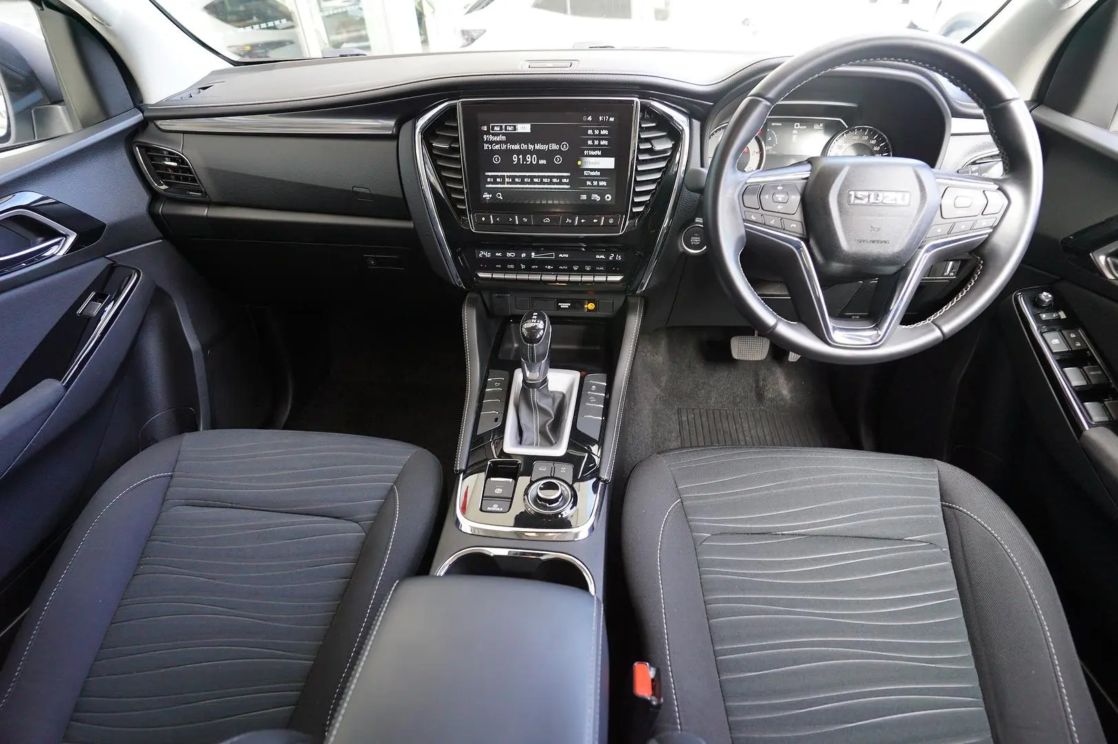 2023 Isuzu MU-X Gallery Image 17